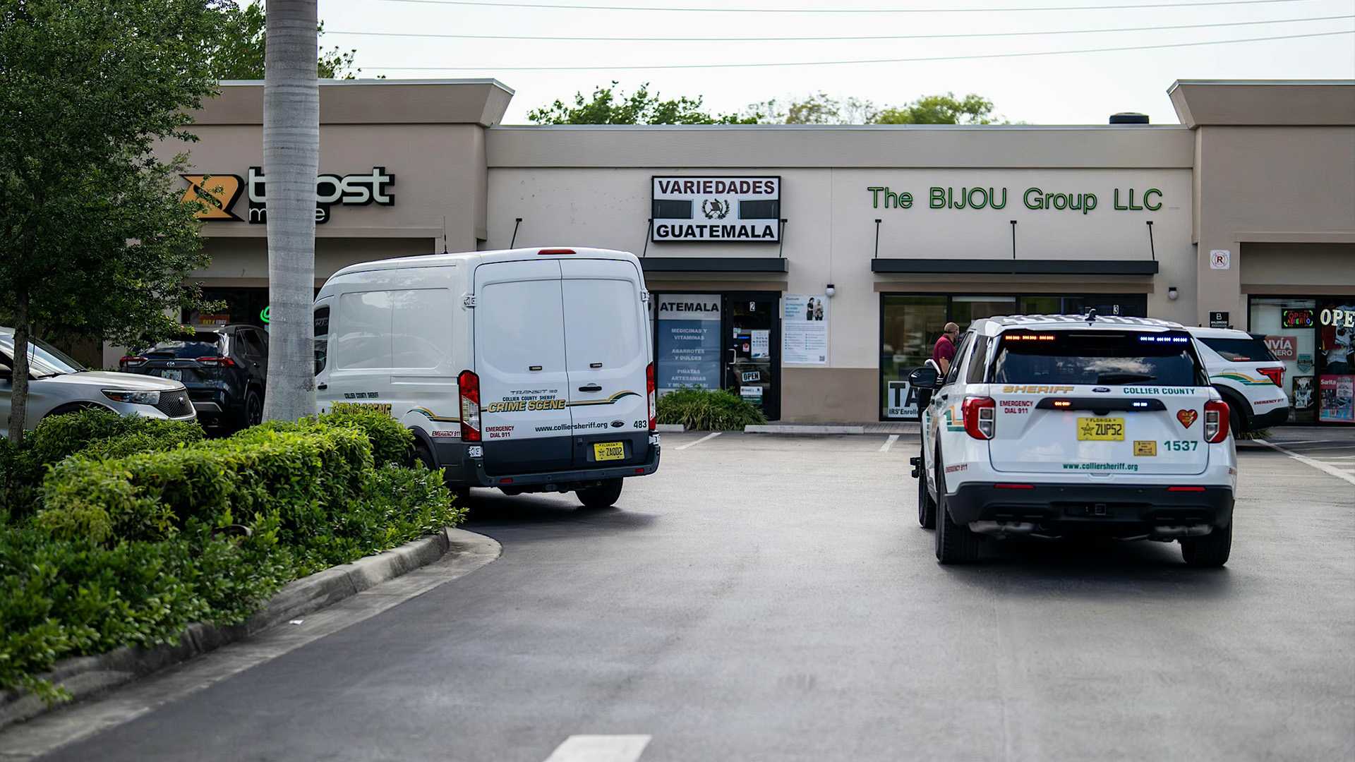 Deputies searching for armed robbery suspect after incident at store in ...