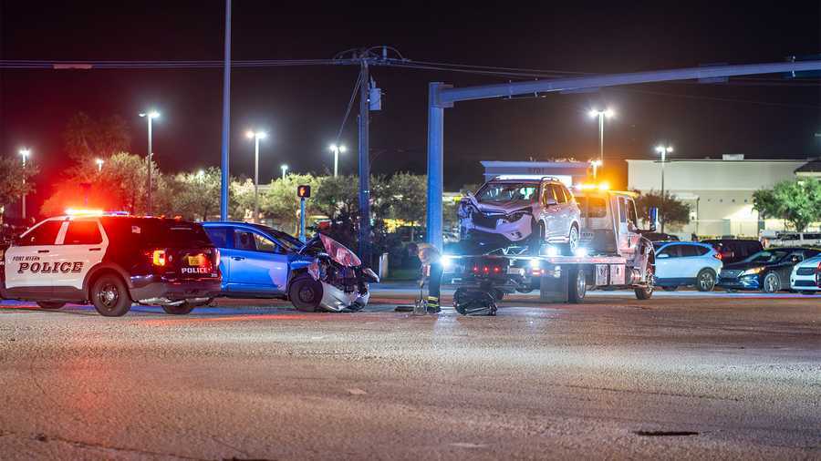 3 injured in multivehicle crash in Lee County