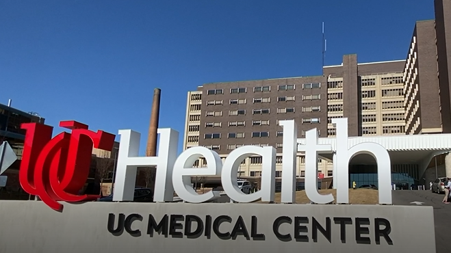 Centrul de Cancer al Universității din Cincinnati caută să înscrie pacienți pentru un studiu de vaccin pentru cancerul pancreatic Centrul de Cancer al Universității din Cincinnati caută să înscrie pacienți pentru un studiu de vaccin pentru cancerul pancreatic