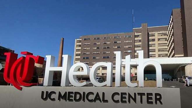 UC Health mewajibkan karyawannya untuk memakai masker saat berinteraksi dengan pasien