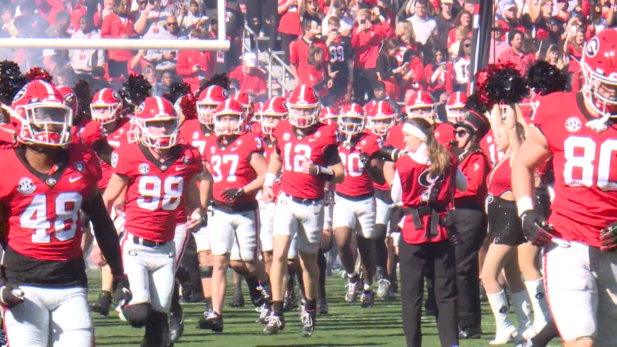 No. 1 Georgia overcomes slow start, routs Georgia Tech 37-14