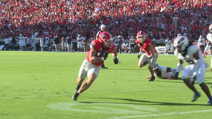 Beck throws and runs for TDs to launch new era as No. 1 Georgia rolls past  UT-Martin 48-7