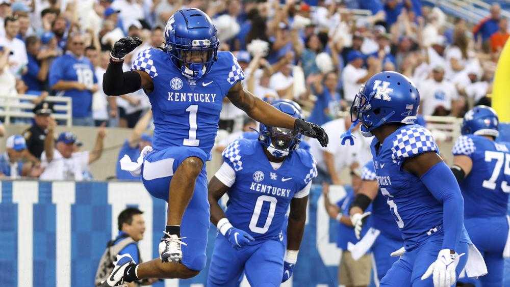 Levis accounts for 5 TDs, No. 16 Kentucky routs LSU 42-21