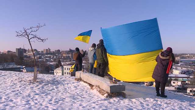 'We need to help Ukraine': Mainers rally with hand-made flags - Vimarsana News
