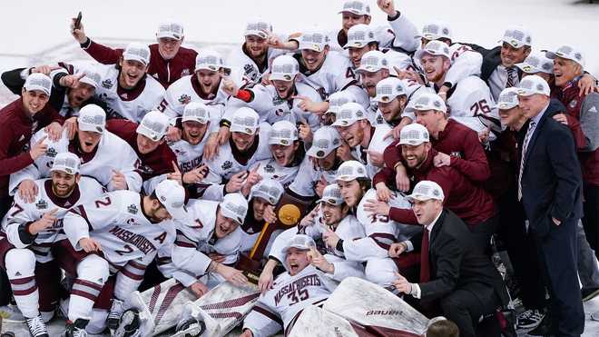 UMass dominates national championship game to win first NCAA hockey title