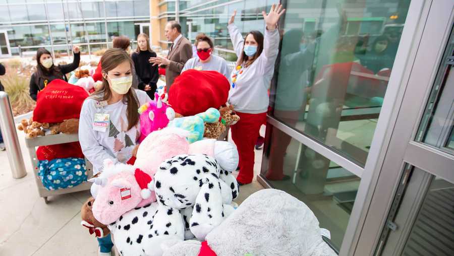 ummc gets teddy bear delivery from nicholas air
