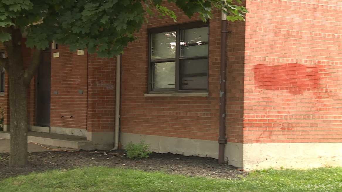 Mother leaves 4 children alone for hours, one found wandering the street