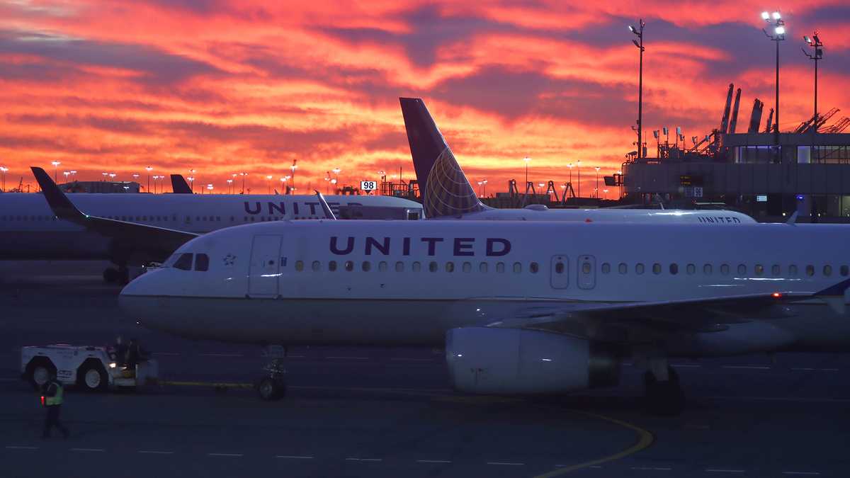 United and Delta cancel flights
