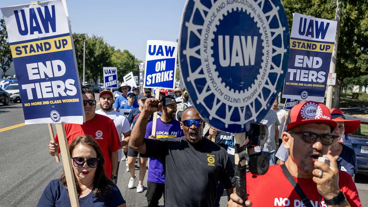 United Auto Workers strikes grow