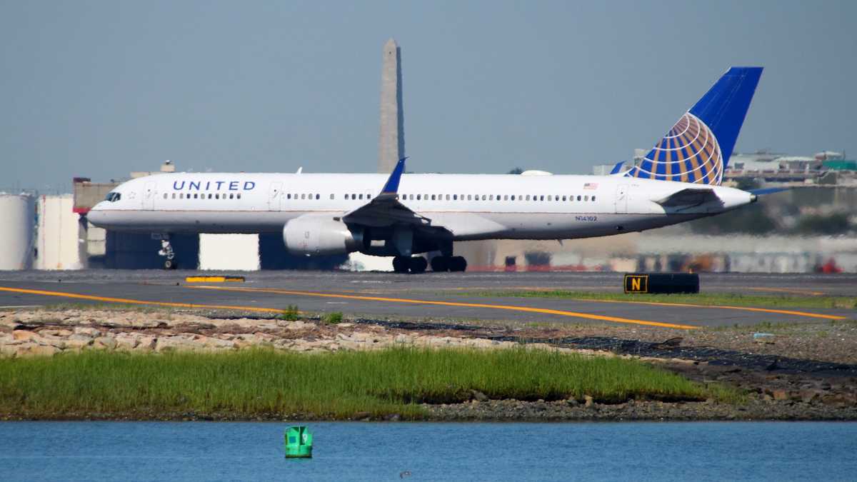 美国联合航空公司波音737机组报告在波士顿起飞时尾部刮擦跑道