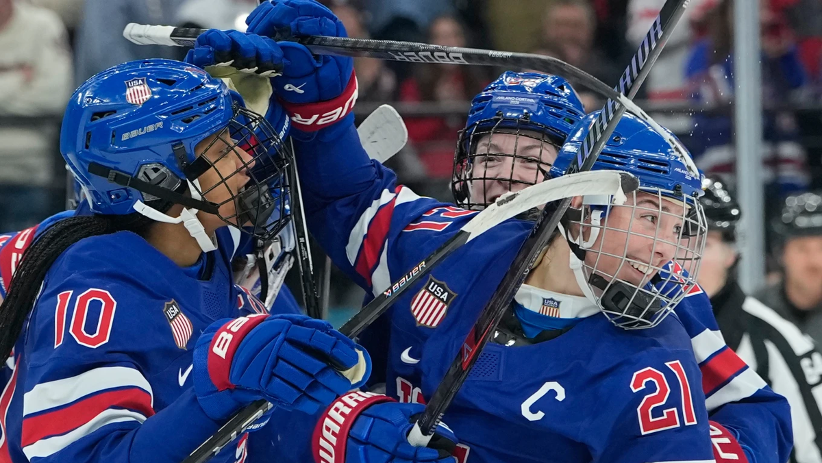 Badger-to-Badger: Wisconsin men’s basketball team cheers as women’s hockey stars win Olympic gold