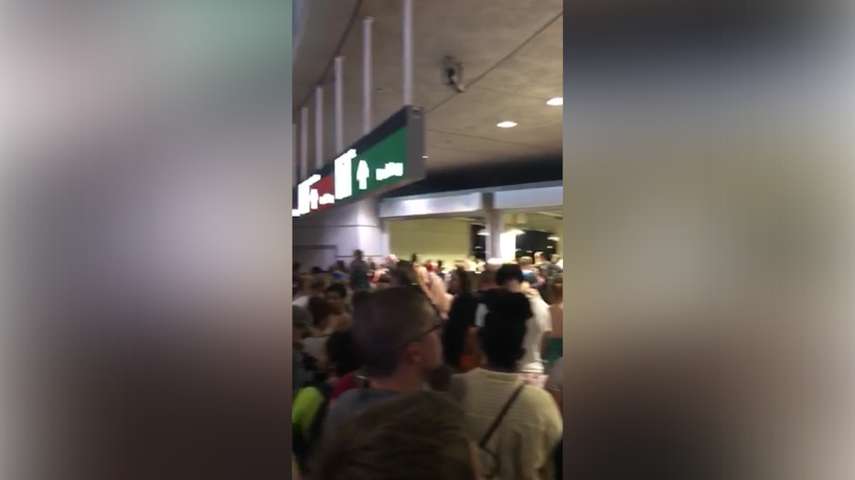 Police: Report of person with rifle prompts Universal parking garage