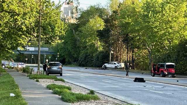 North Carolilna: University Parkway's north and southbound lanes closed due to multi-vehicle crash, officials say - Vimarsana News
