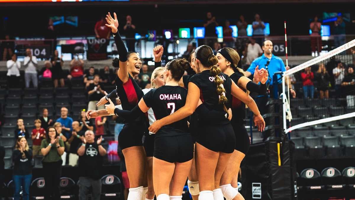 'That's a W!': Maverick volleyball sweeps Milwaukee in 2-game series