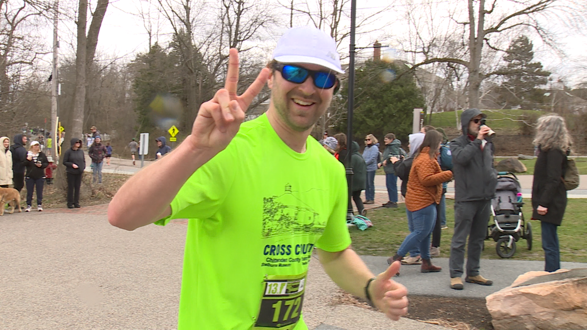 Unplugged half marathon brings more than 900 runners to Burlington