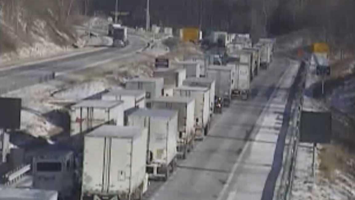 3 tractor-trailers crash on I-77 North in Fancy Gap