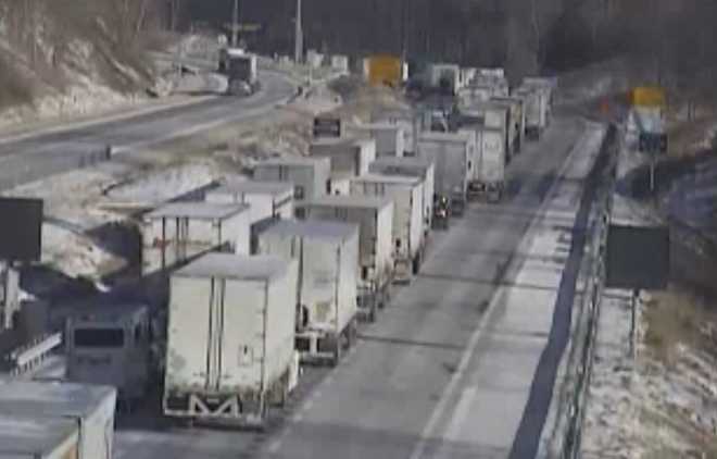3 tractor-trailers crash on I-77 North in Fancy Gap