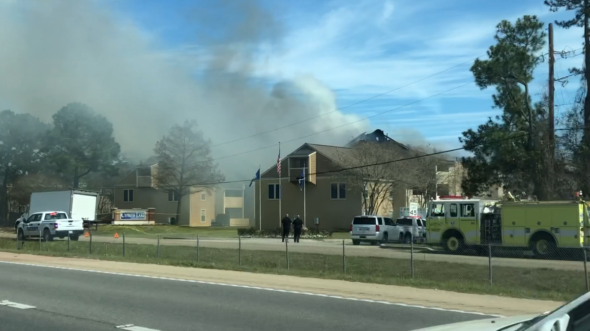 Four people rescued during fire at Mandeville apartment complex