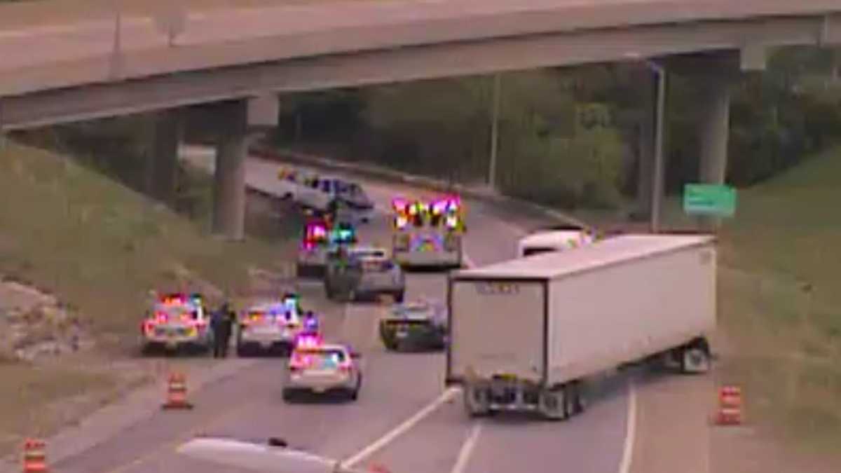 All I-64 east lanes blocked after crash just past New Albany