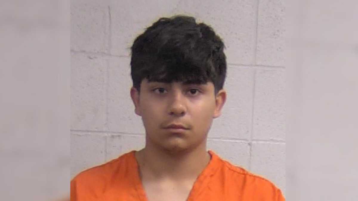 Man charged with murder in Louisville crash that left man dead, 2 injured