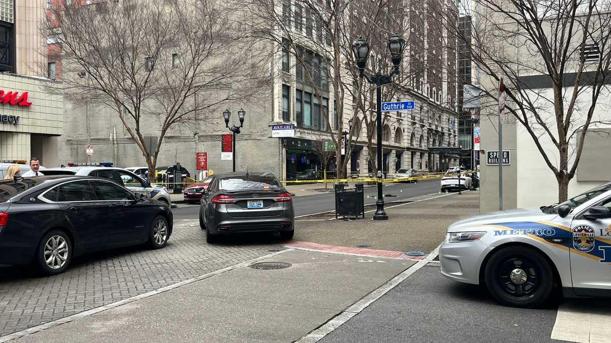1 man killed, a woman hospitalized after downtown Louisville shooting