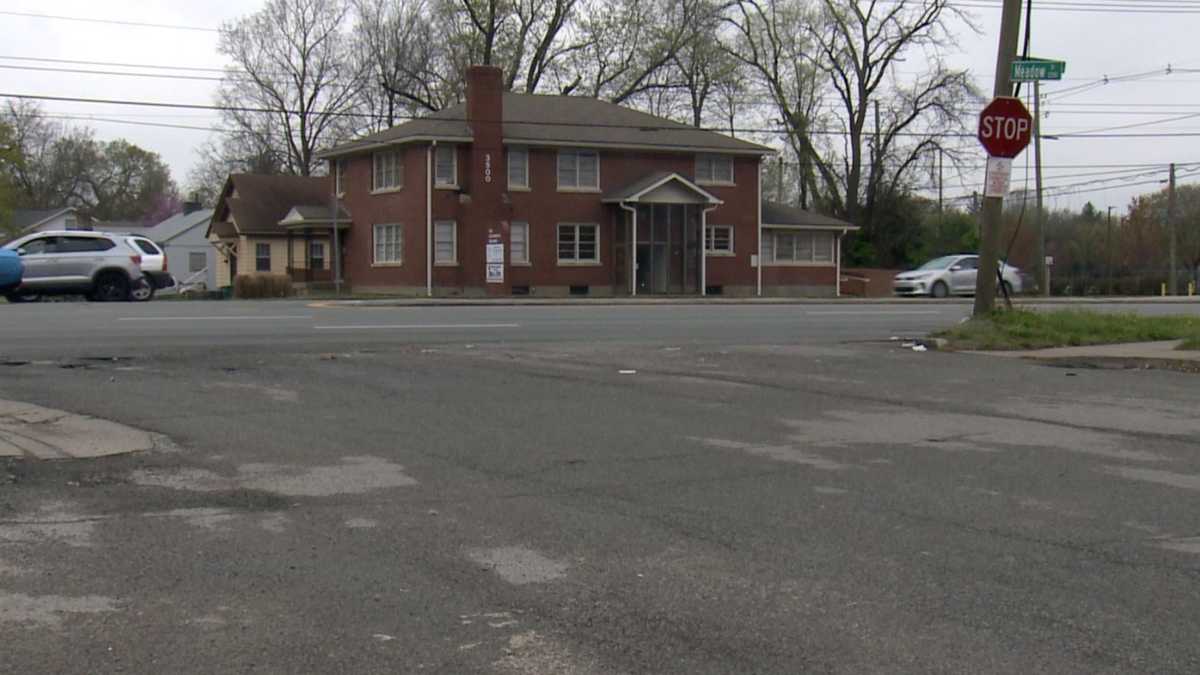 Bardstown Road pedestrian killed when struck by vehicle