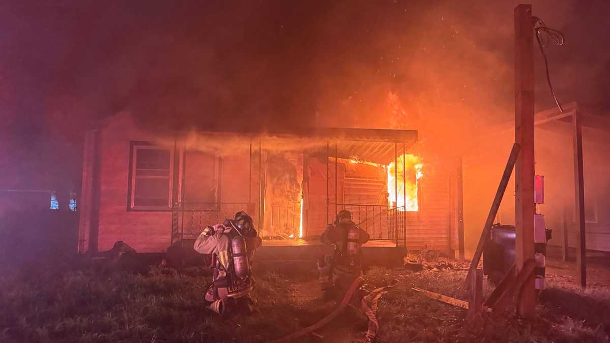 Chickasaw neighborhood vacant house fire put out by 25 firefighters