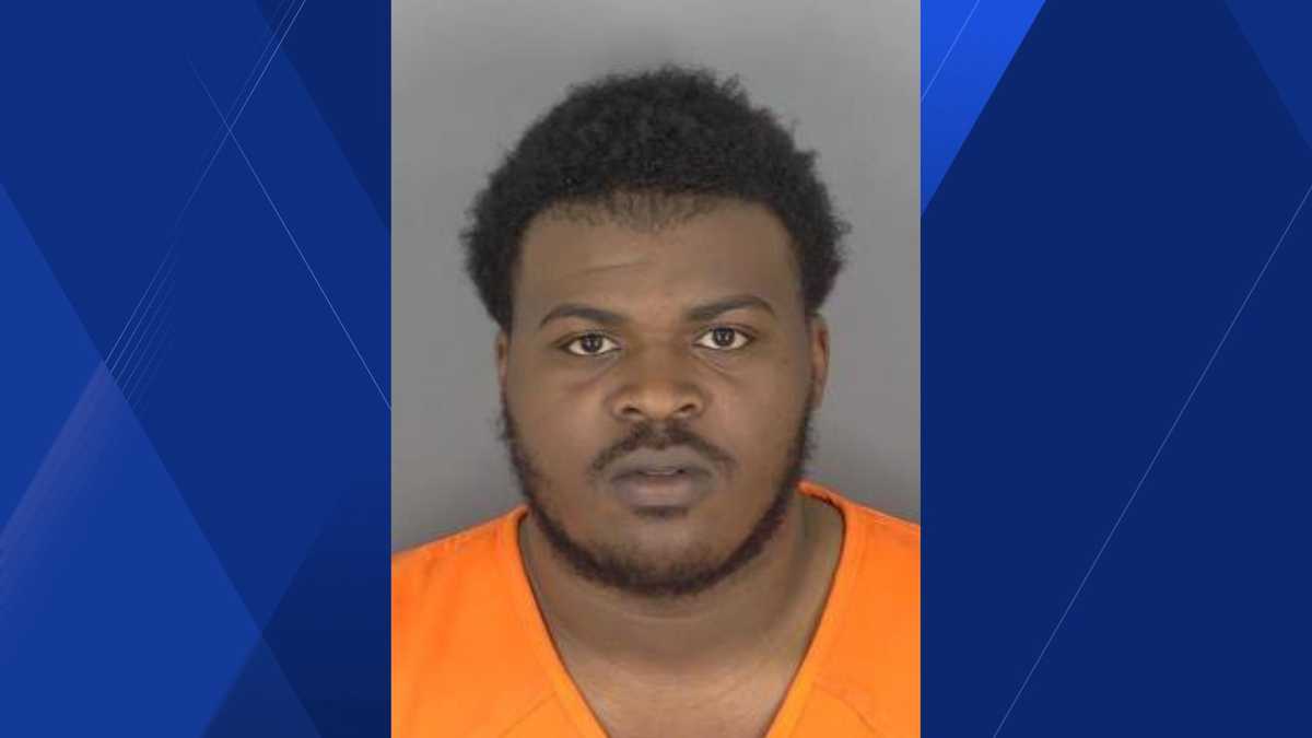Immokalee man accused of armed robbery after victim opens door to ...