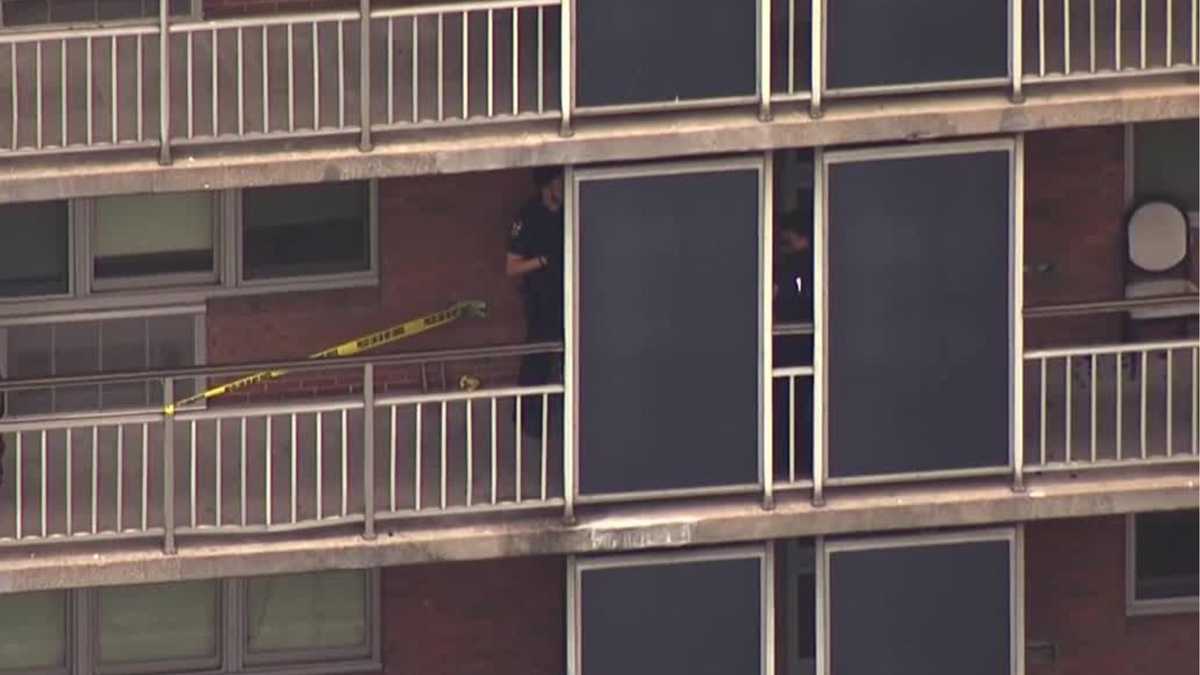 LMPD investigating stabbing inside downtown Louisville apartment