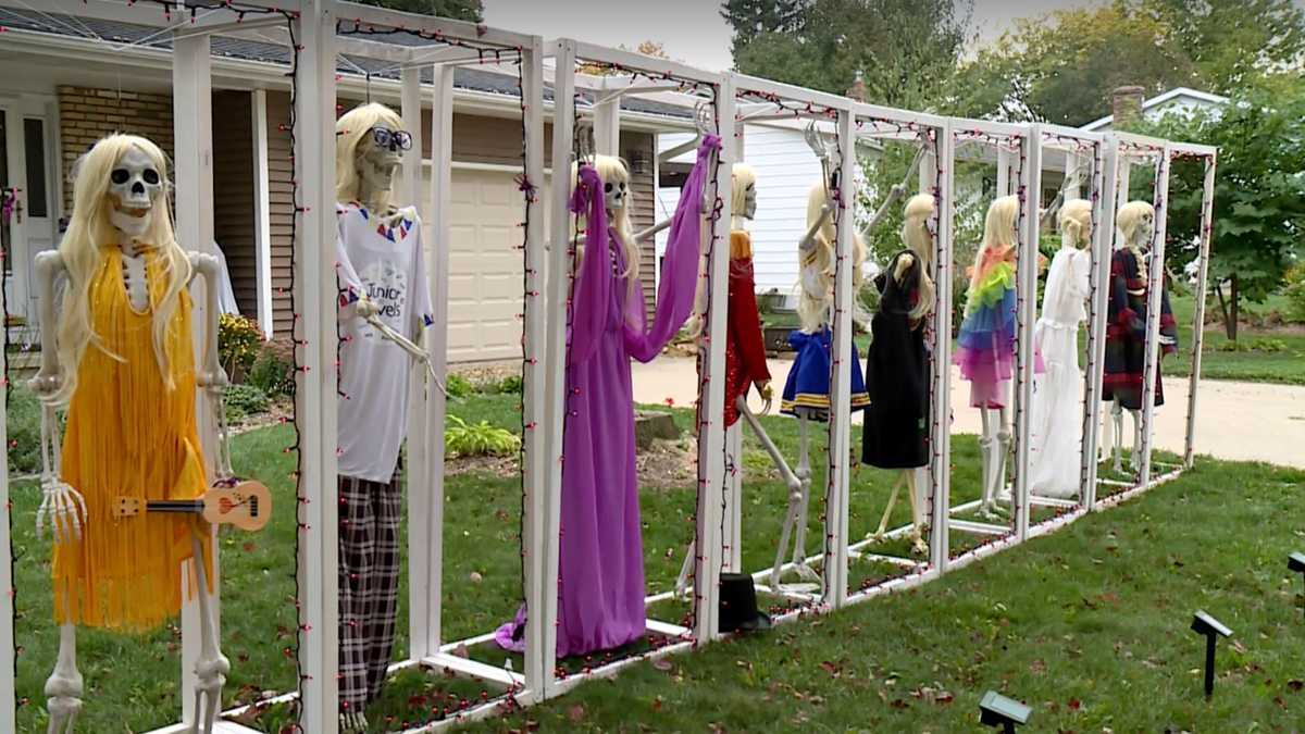 Fan creates Taylor Swift-inspired display for Halloween