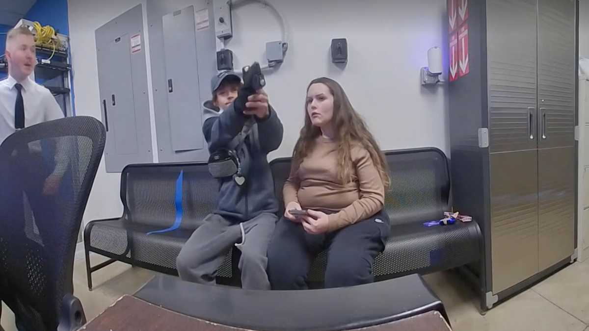 bodycam-video-shows-ohio-shoplifting-suspect-pulling-gun-on-police-officer