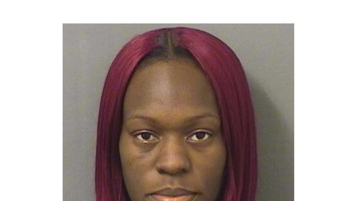 Palm Beach County mother arrested after her children were found alone during apartment fire