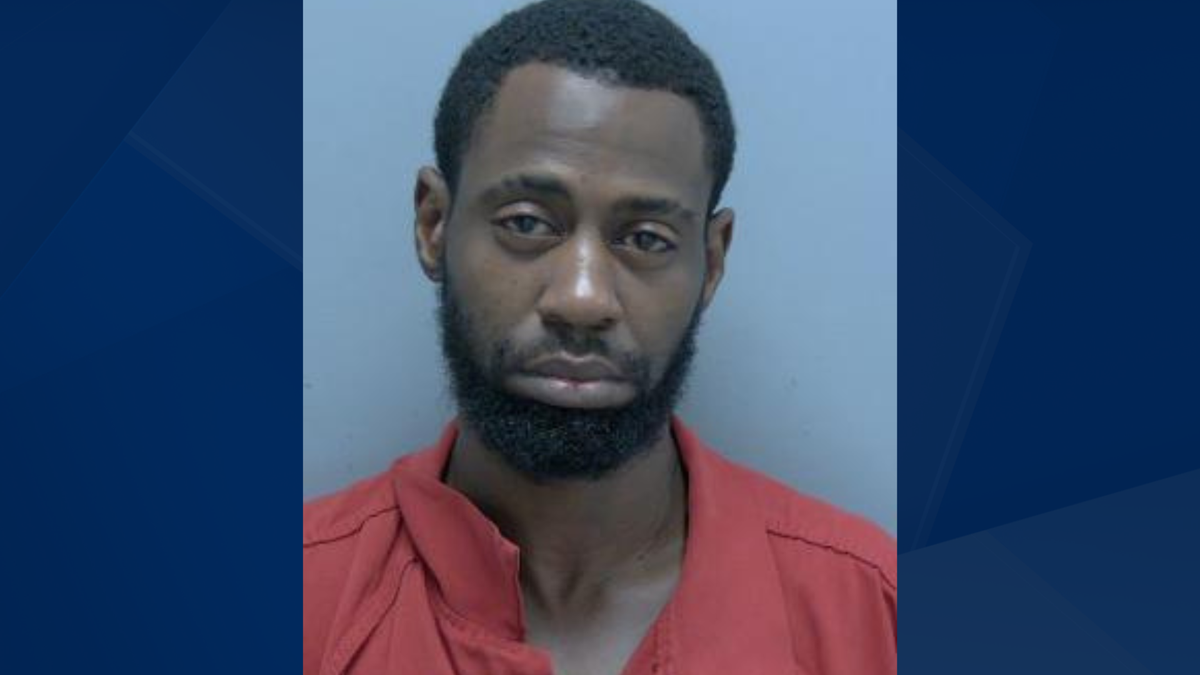 Officers search for man accused of trafficking MDMA in Fort Myers