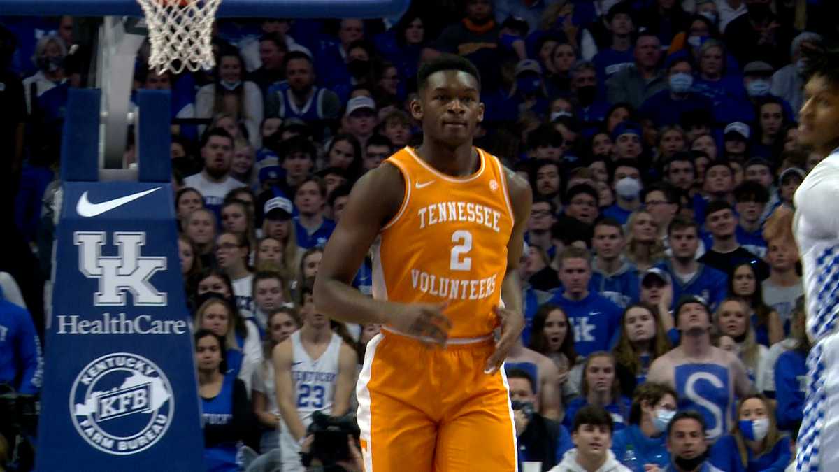 Former Tennessee forward commits to Louisville basketball