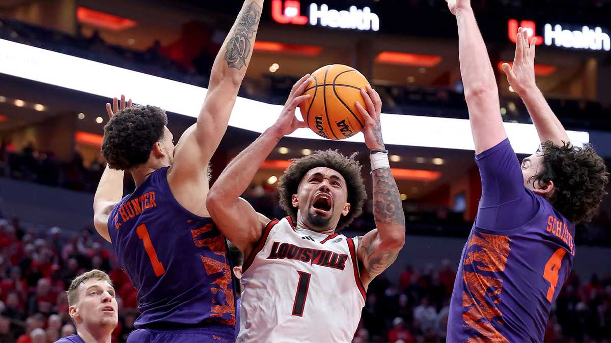 Clemson Falls to Louisville, 74-64