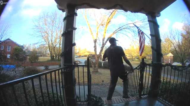 South Carolina: UPS driver fixes American flag - Vimarsana News