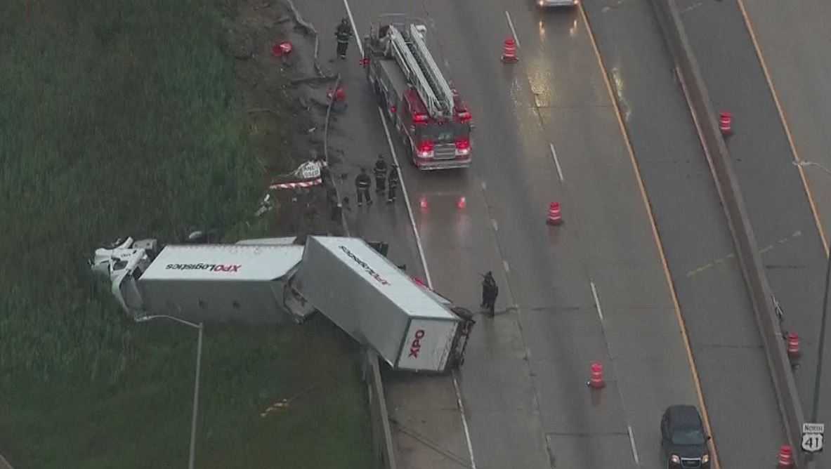 Jackknifed 18-wheeler closes northbound lanes of Interstate 45 in southern  Dallas