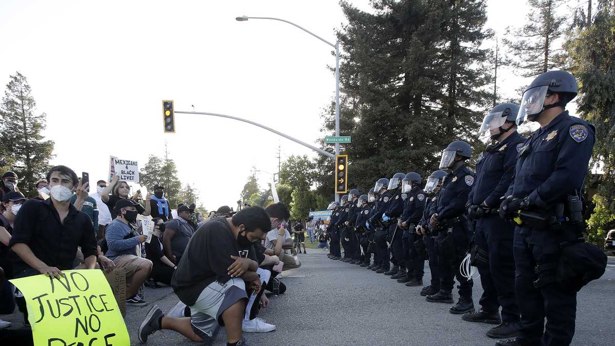 Photos Mostly Peaceful Protests Continue With Nations Streets Calmest In Days 