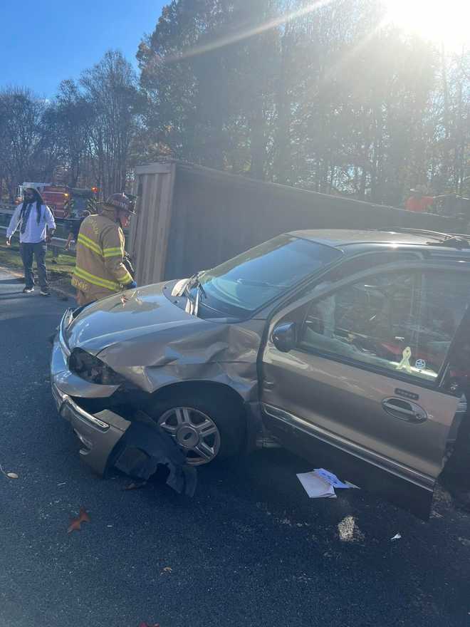 NC crash involving 5 vehicles, dumptruck, shuts down US52