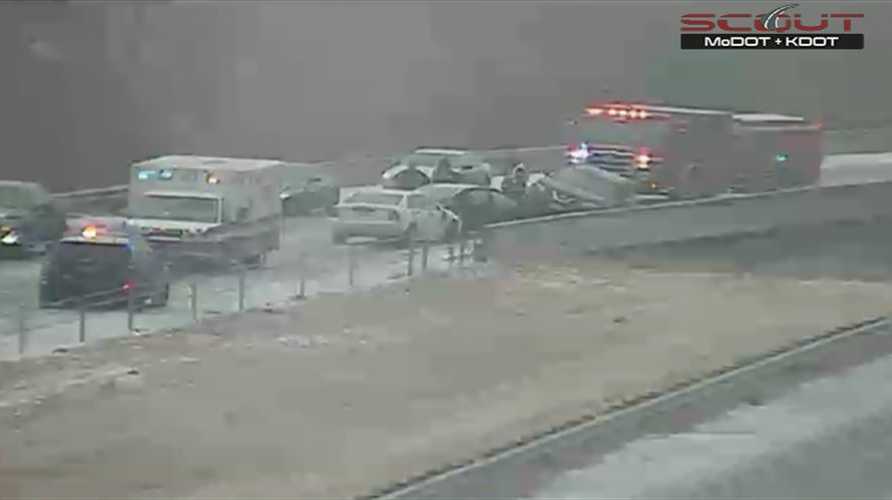 3 vehicles involved in crash on southbound US 71 at 85th Street
