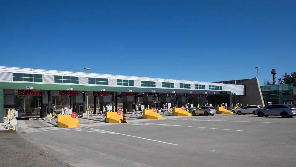 Canada won't require masks on planes, drops vaccine mandate