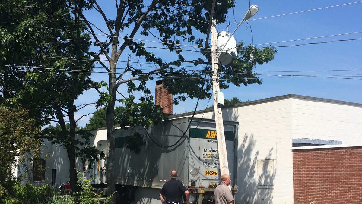 Truck hits utility pole, knocks out power to part of Portland