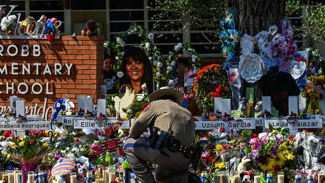 10-year-old trapped with the Uvalde school shooter repeatedly called 911 for help. It took officials 40 minutes to act - Vimarsana News