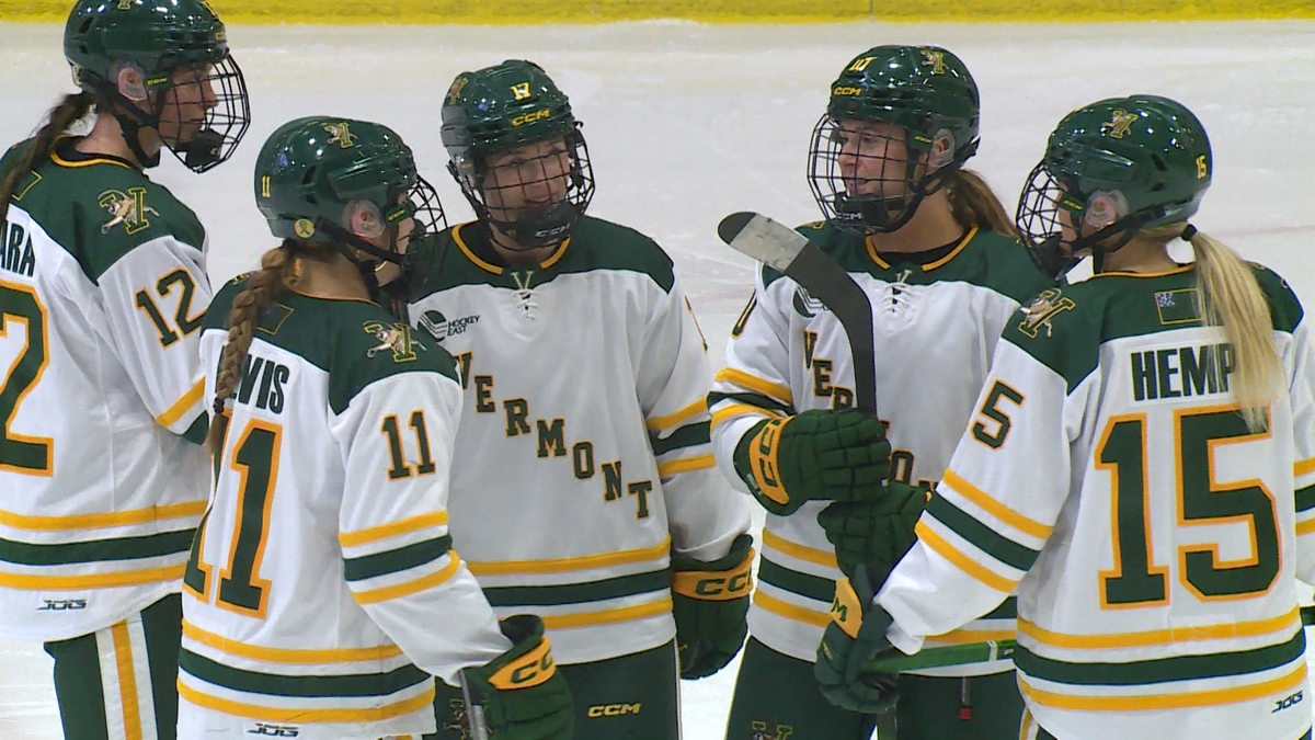 UVM women's hockey drops first of two games against Holy Cross this weekend