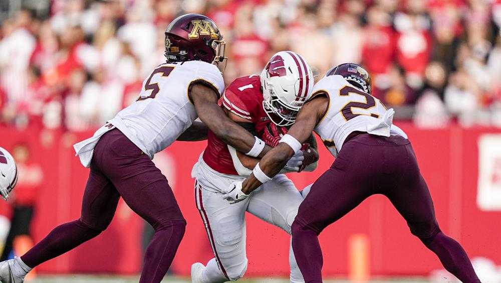 Badgers last gasp falls short, fail to take back Axe from Minnesota