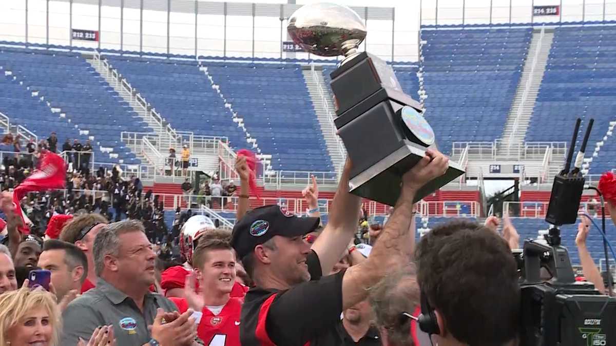 Bailey Zappe gets records, WKU rolls past App St in Boca Raton Bowl