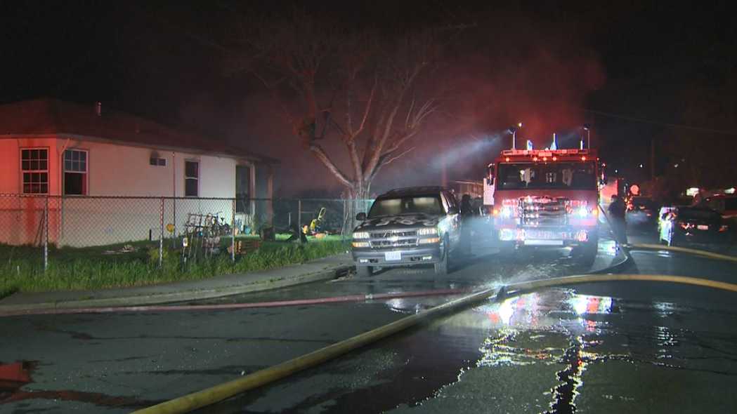 4 adults, 3 kids escape 2alarm house fire in Vacaville