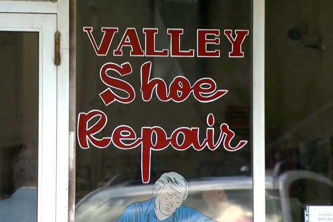 Valle & # x20;  scarpe & # x20;  riparazione & # x20;  a & # x20;  nord & # x20;  Versailles