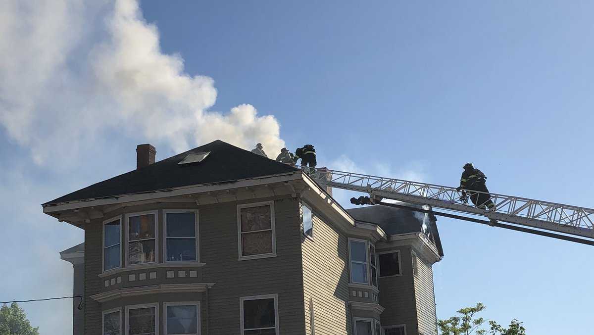 Two apartment buildings catch fire in Portland