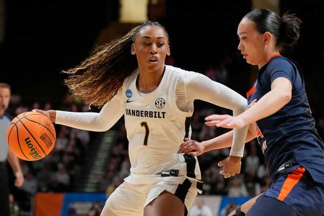Vanderbilt guard Mikayla Blakes (1) dribble the ball past Illinois guard Maddie Webber, right, during the first half in the second round of the NCAA college basketball tournament Monday, March 23, 2026.